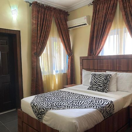 Aa Hotel And Suites Αμπούζα Εξωτερικό φωτογραφία