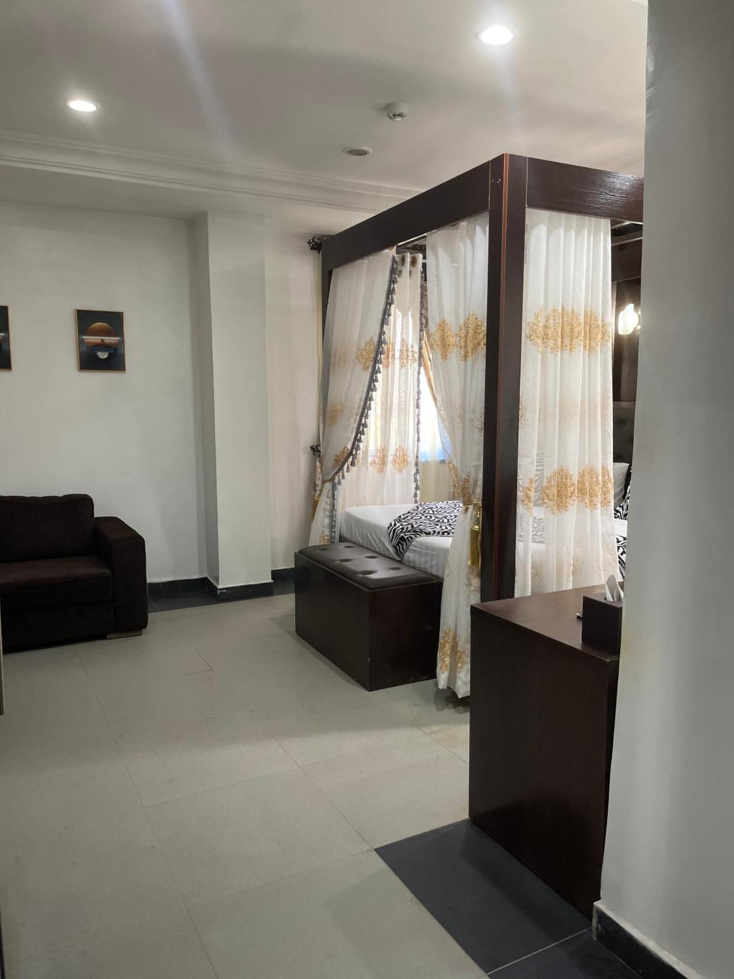 Aa Hotel And Suites Αμπούζα Εξωτερικό φωτογραφία
