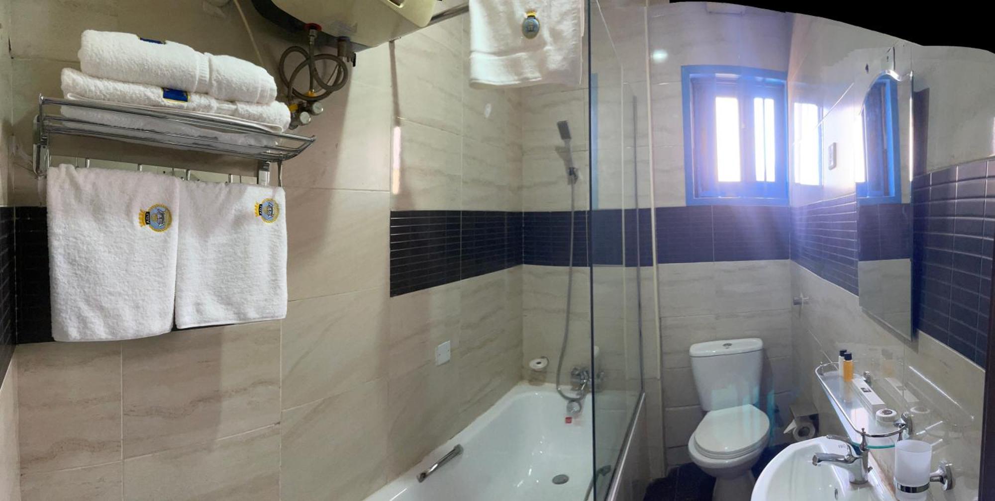 Aa Hotel And Suites Αμπούζα Εξωτερικό φωτογραφία