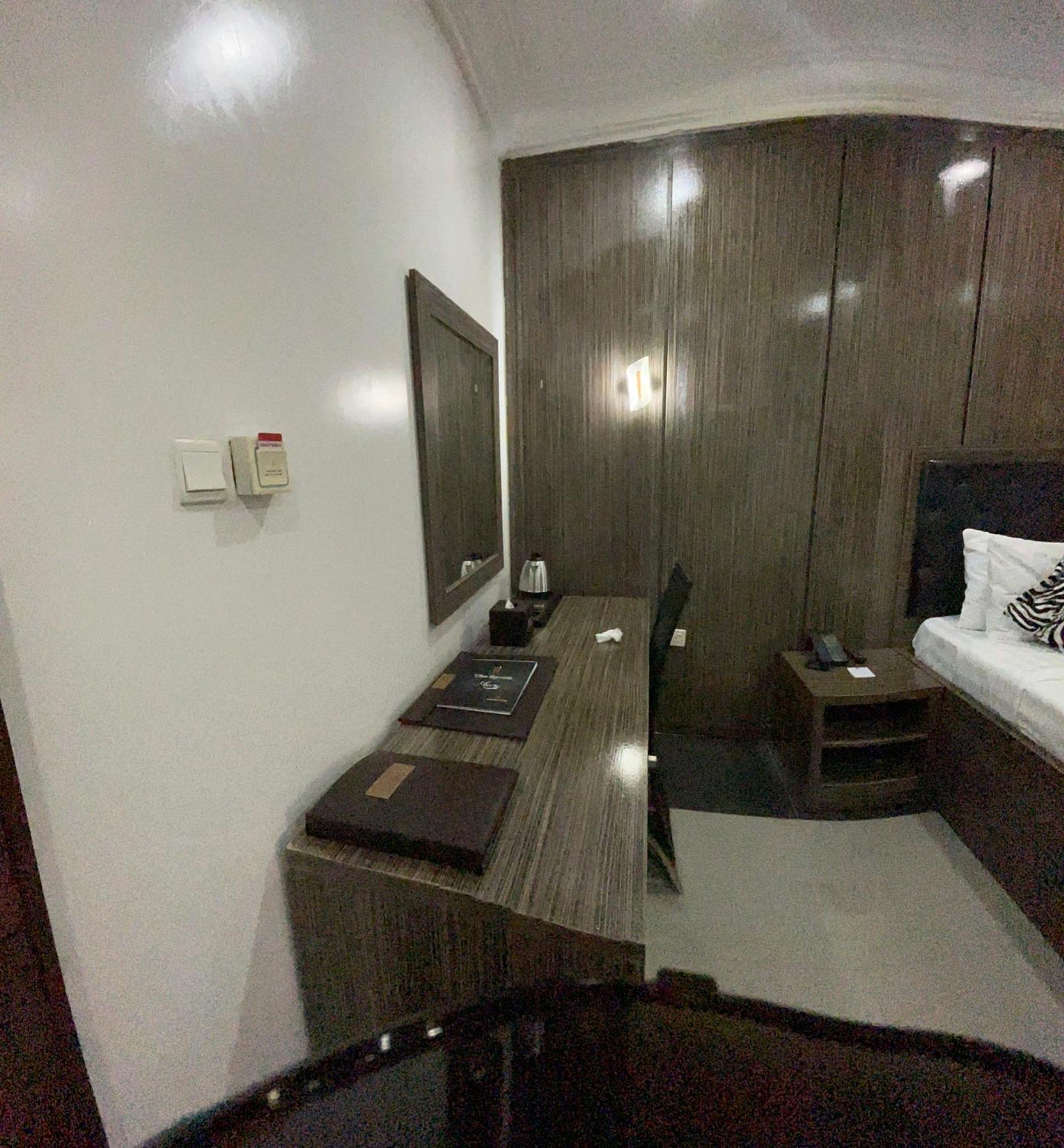 Aa Hotel And Suites Αμπούζα Εξωτερικό φωτογραφία