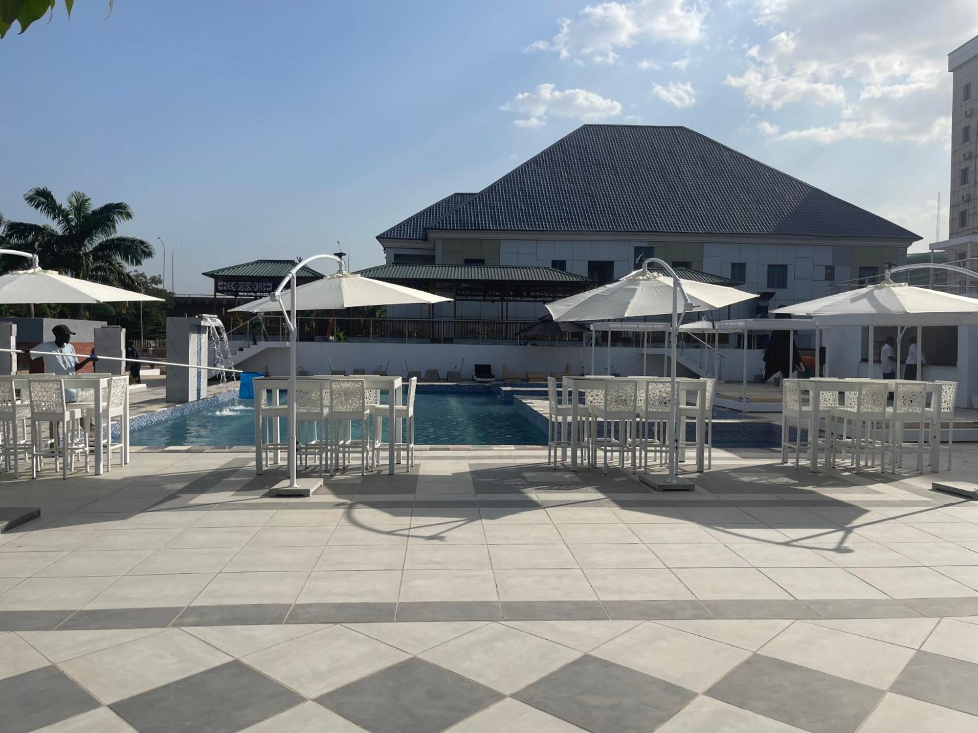 Aa Hotel And Suites Αμπούζα Εξωτερικό φωτογραφία