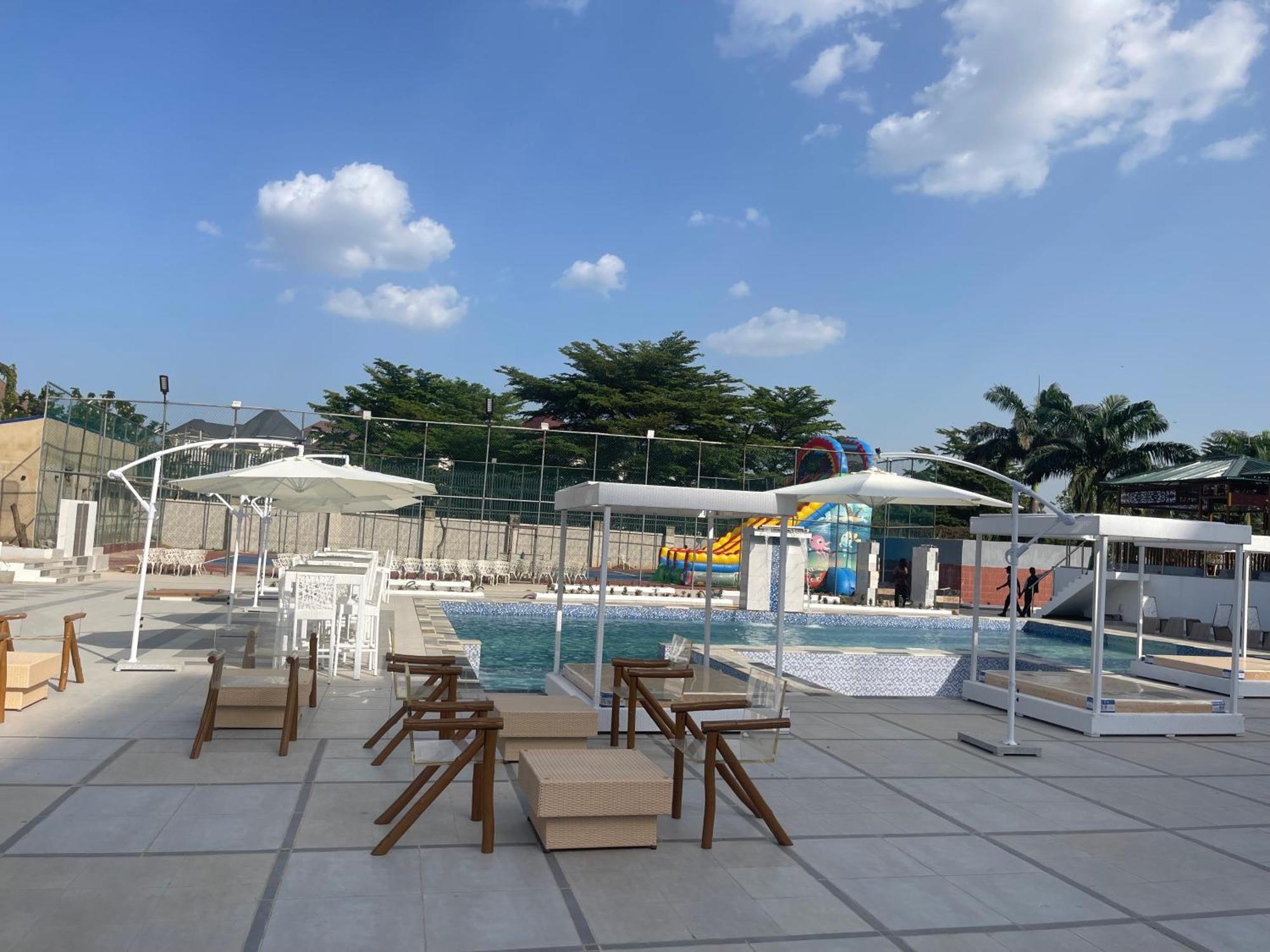 Aa Hotel And Suites Αμπούζα Εξωτερικό φωτογραφία