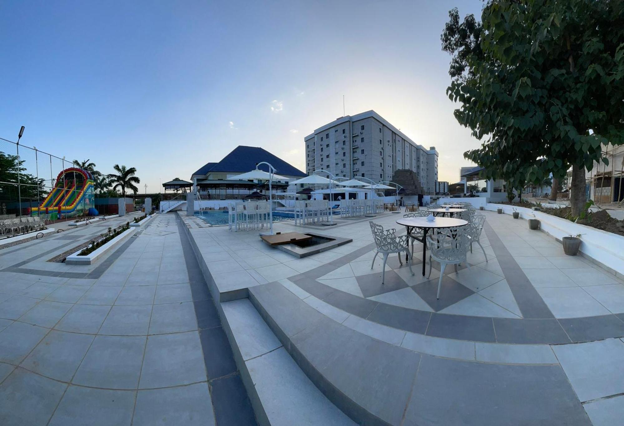 Aa Hotel And Suites Αμπούζα Εξωτερικό φωτογραφία