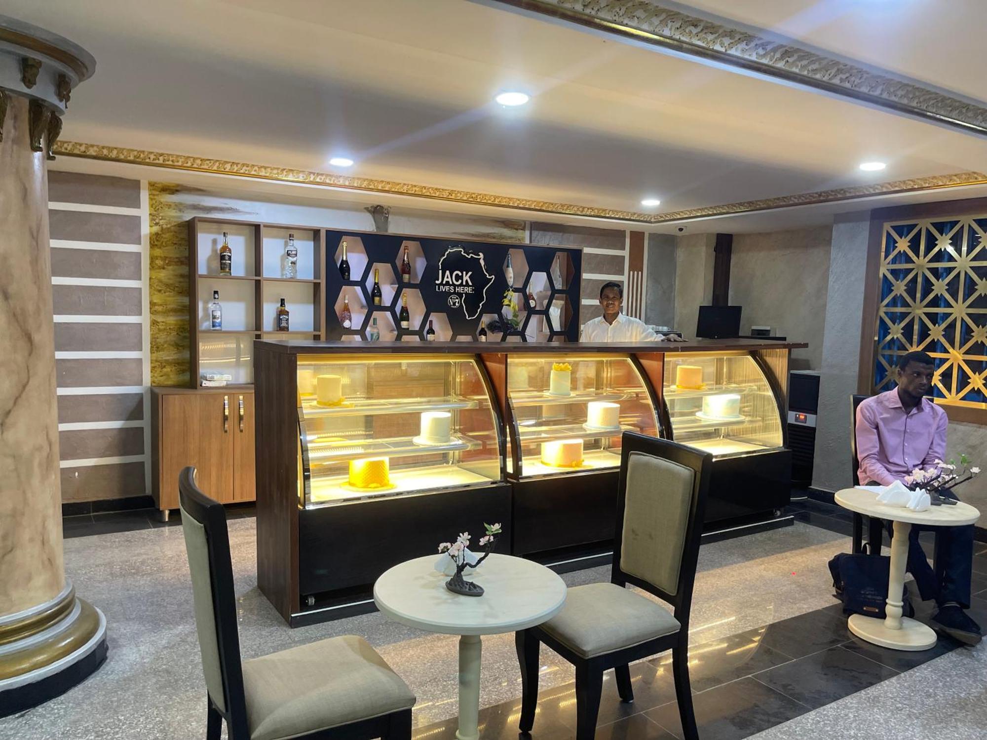 Aa Hotel And Suites Αμπούζα Εξωτερικό φωτογραφία