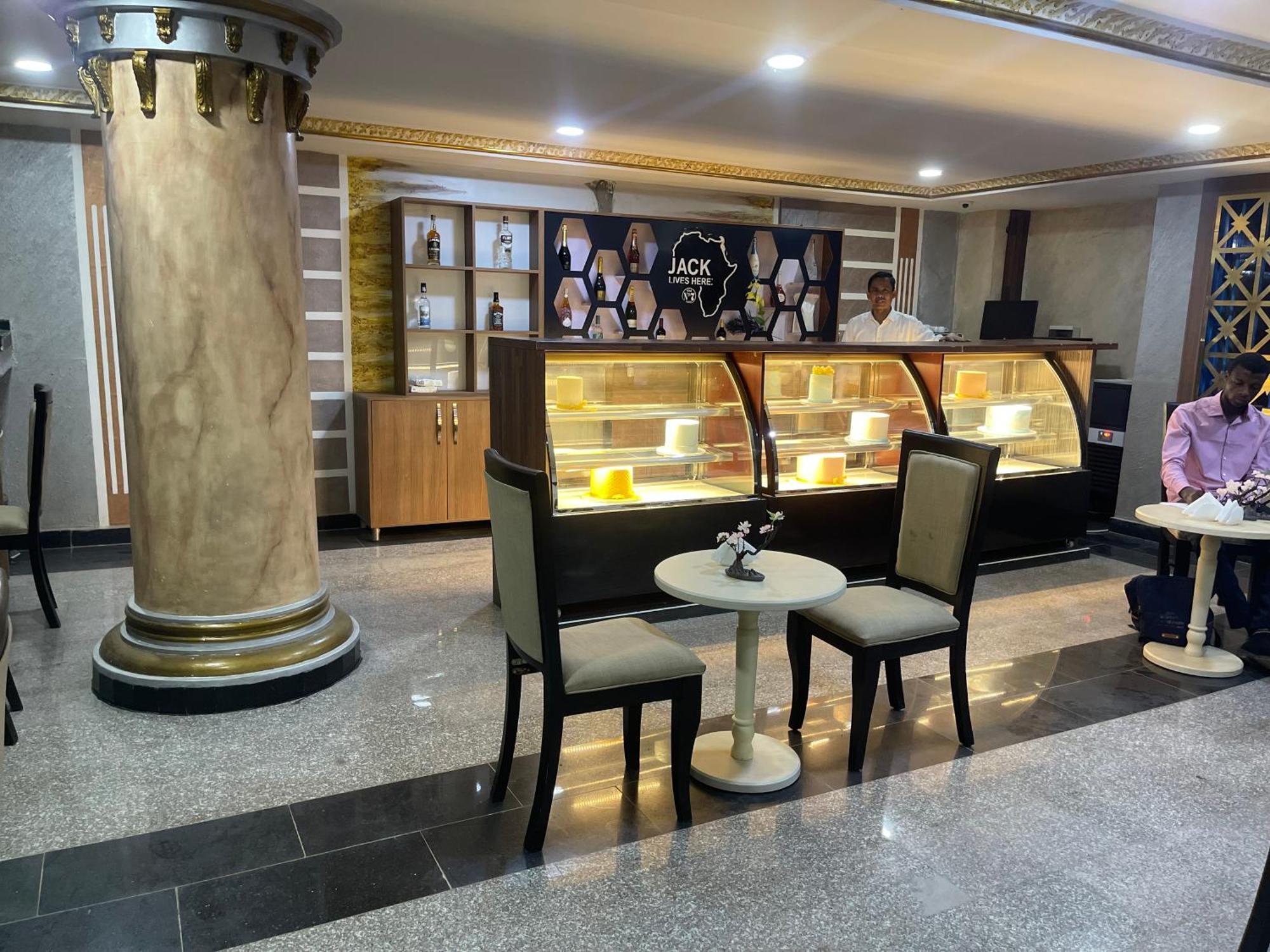 Aa Hotel And Suites Αμπούζα Εξωτερικό φωτογραφία