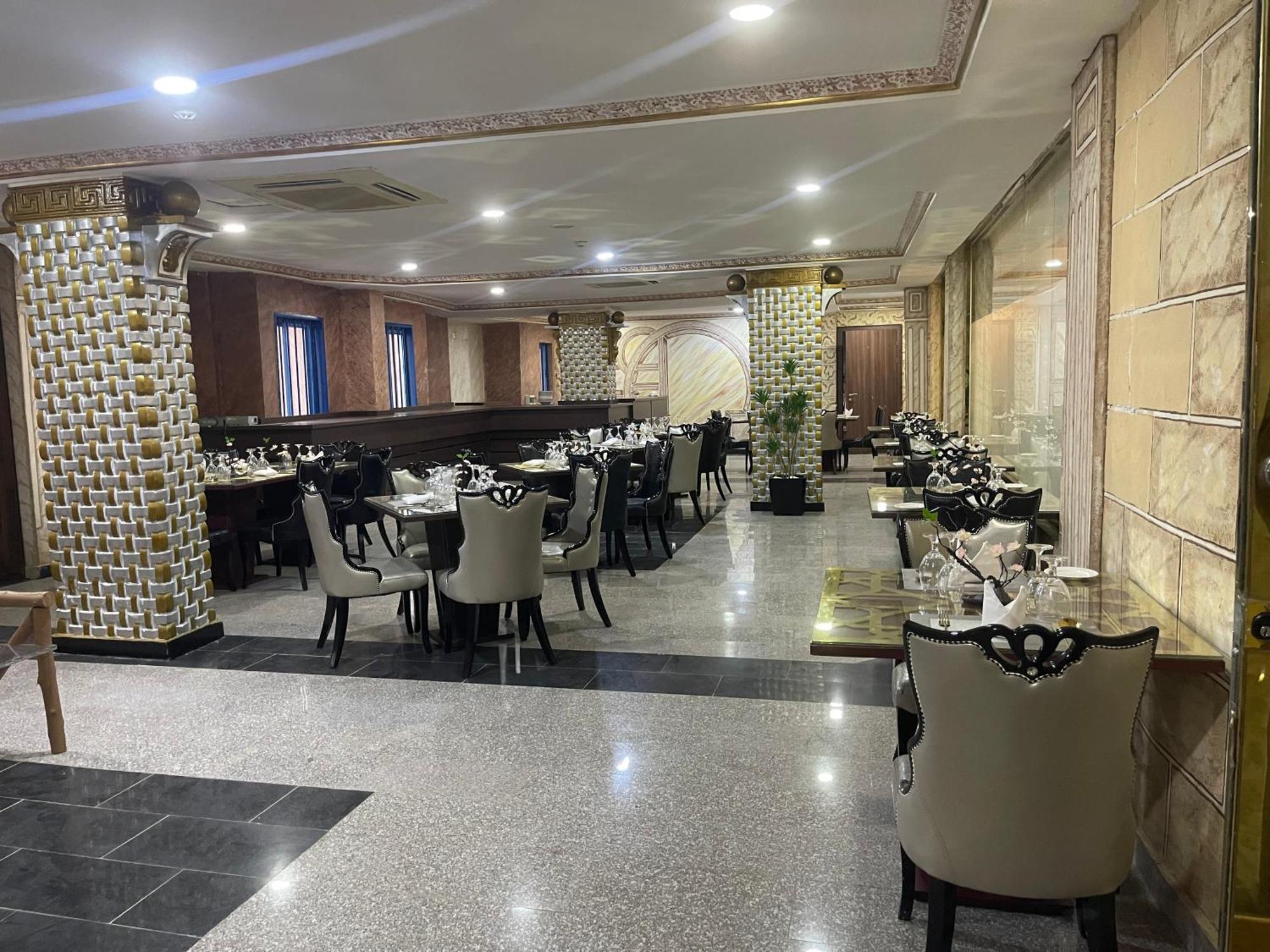 Aa Hotel And Suites Αμπούζα Εξωτερικό φωτογραφία