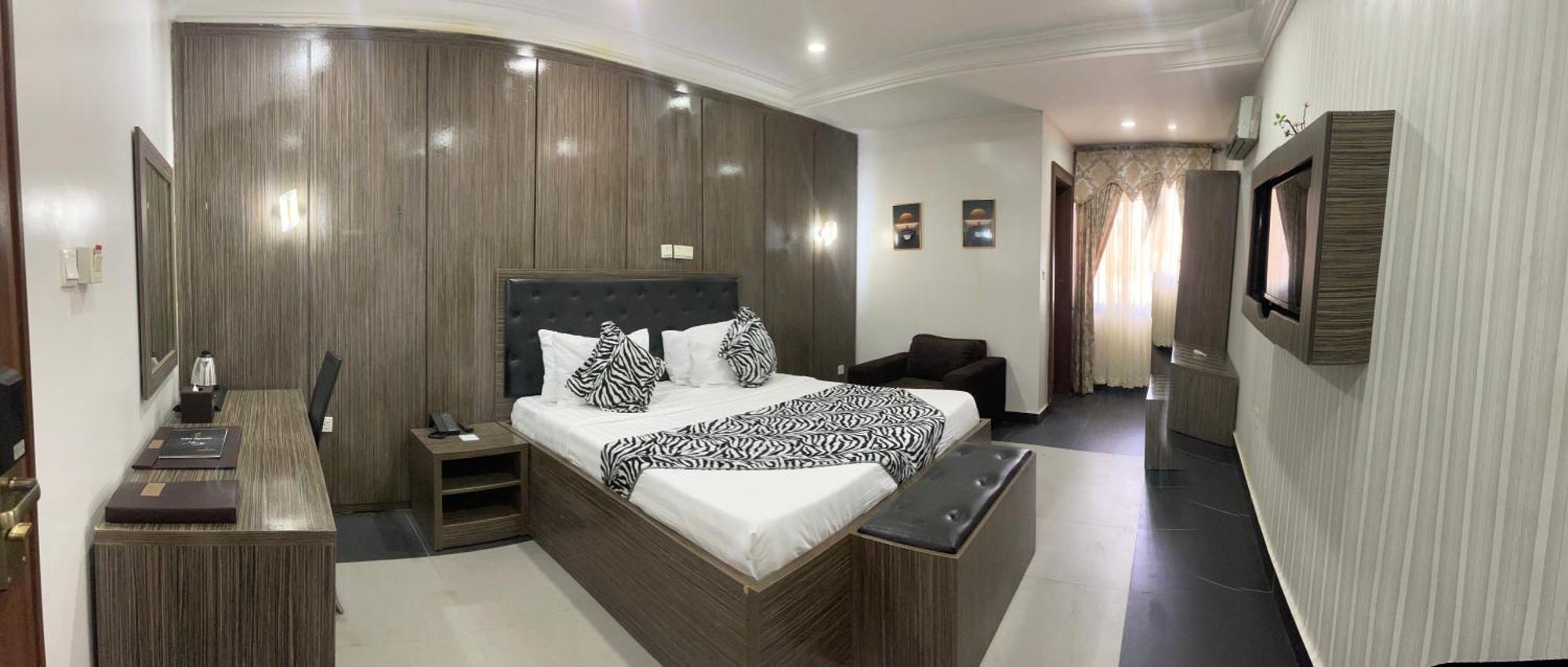 Aa Hotel And Suites Αμπούζα Εξωτερικό φωτογραφία