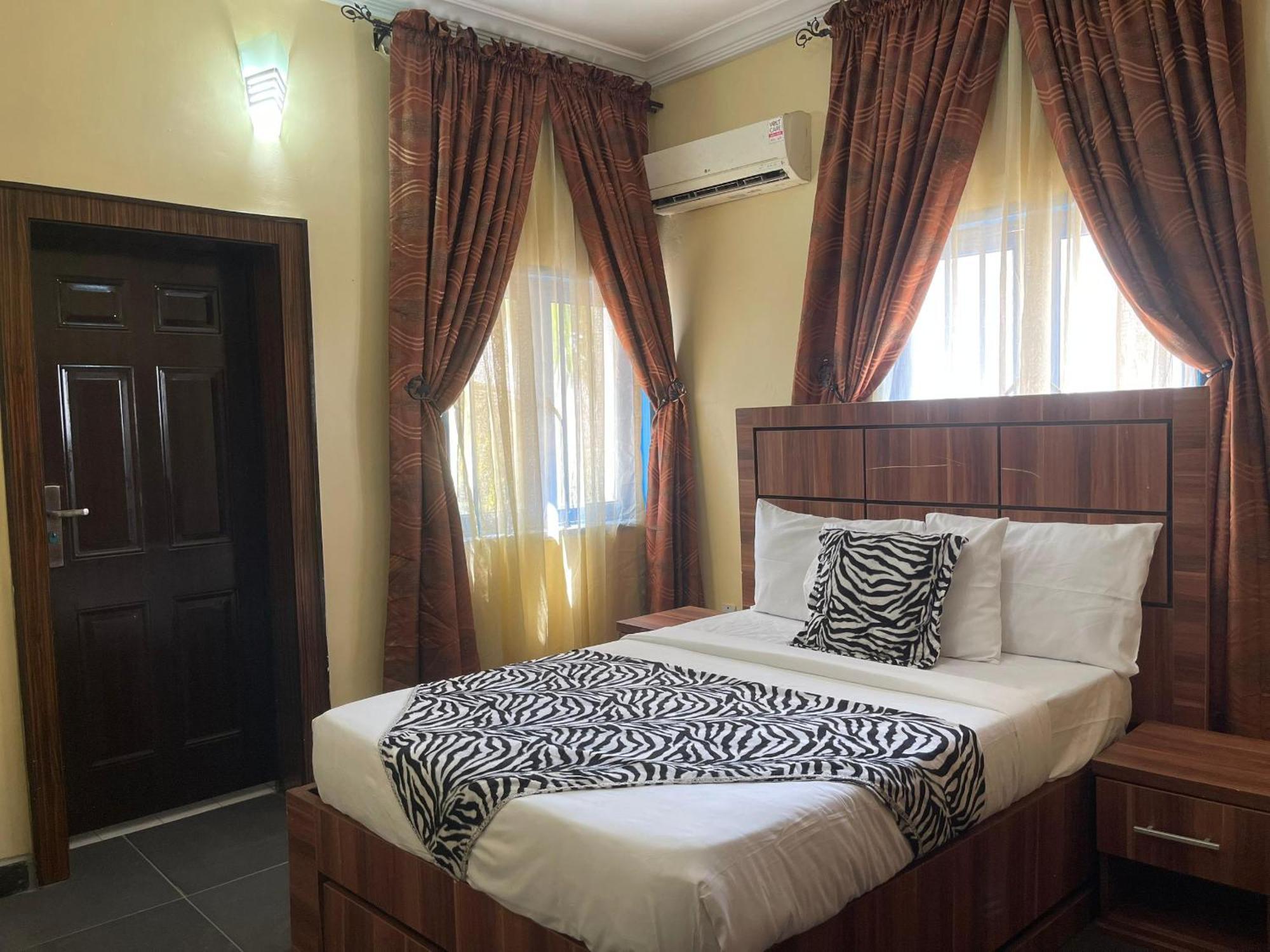 Aa Hotel And Suites Αμπούζα Εξωτερικό φωτογραφία