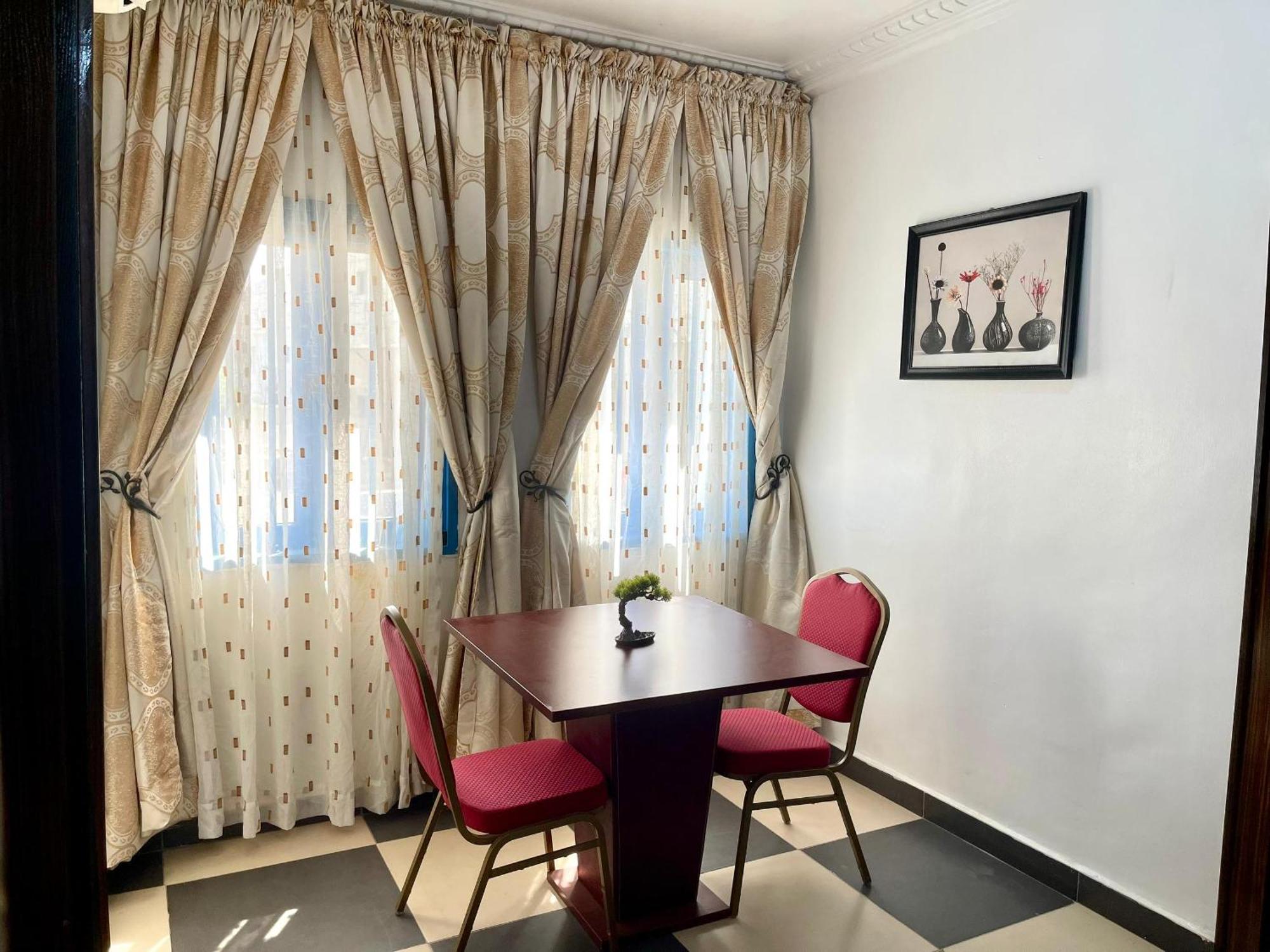 Aa Hotel And Suites Αμπούζα Εξωτερικό φωτογραφία