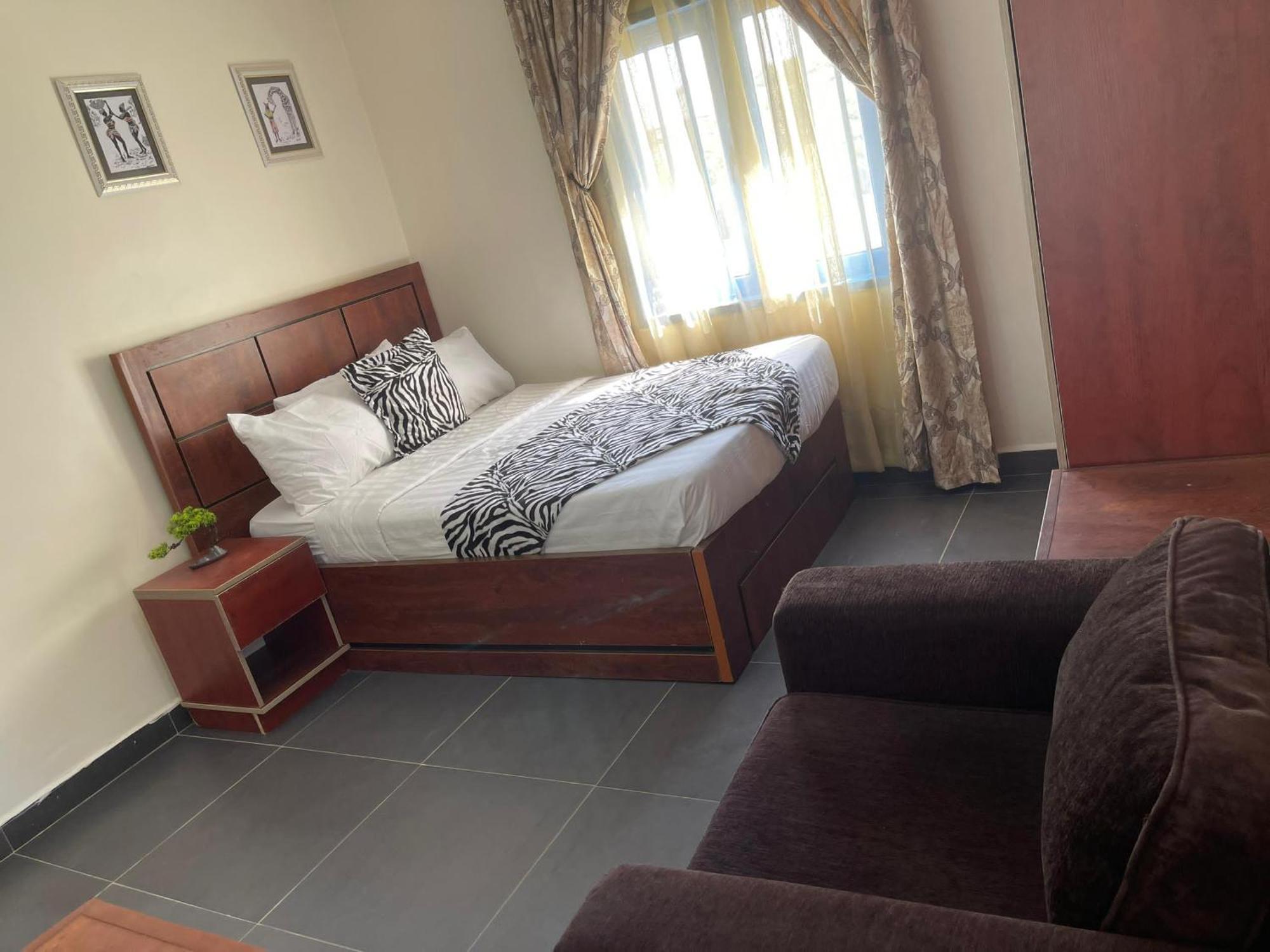 Aa Hotel And Suites Αμπούζα Εξωτερικό φωτογραφία
