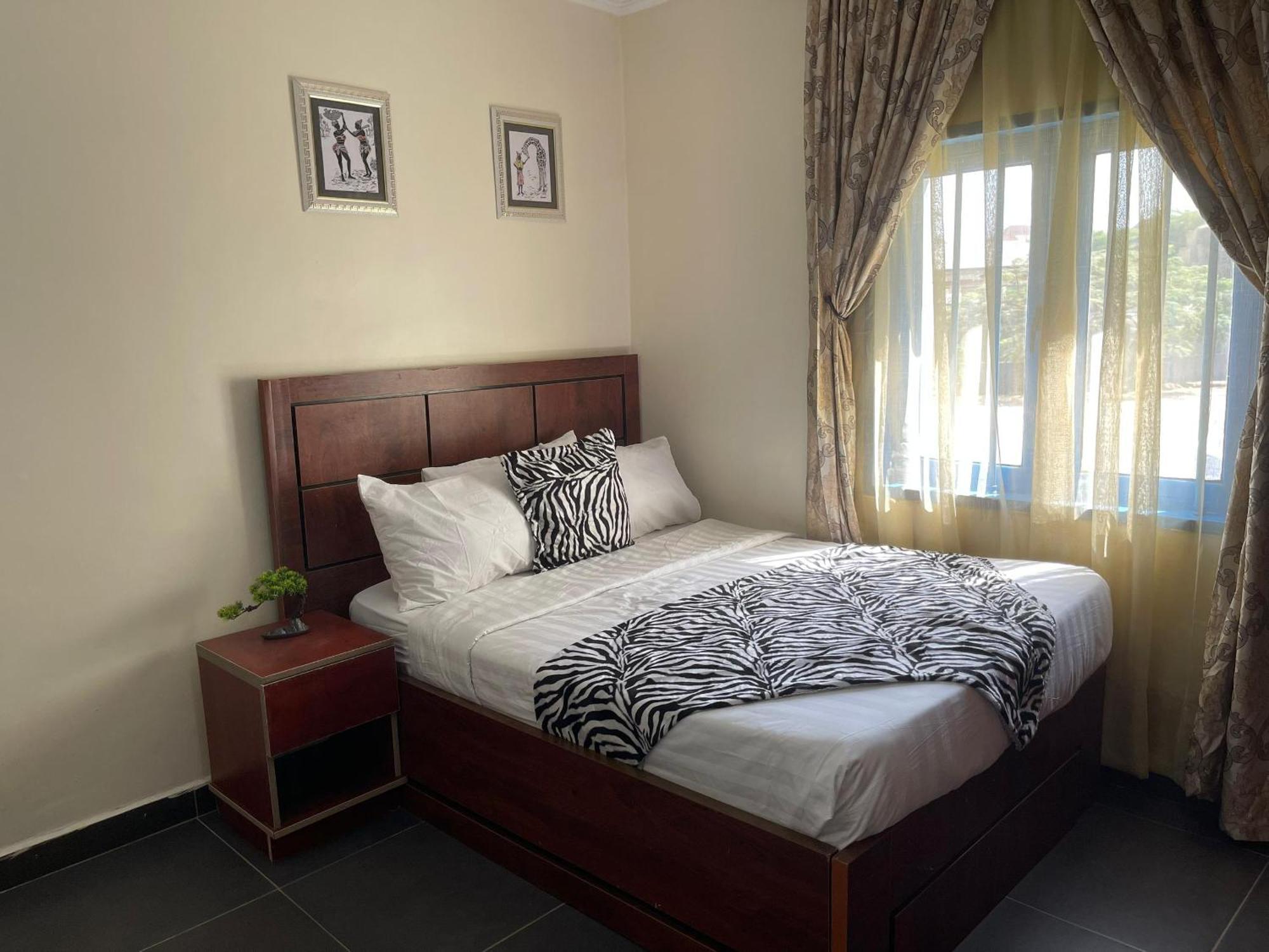 Aa Hotel And Suites Αμπούζα Εξωτερικό φωτογραφία