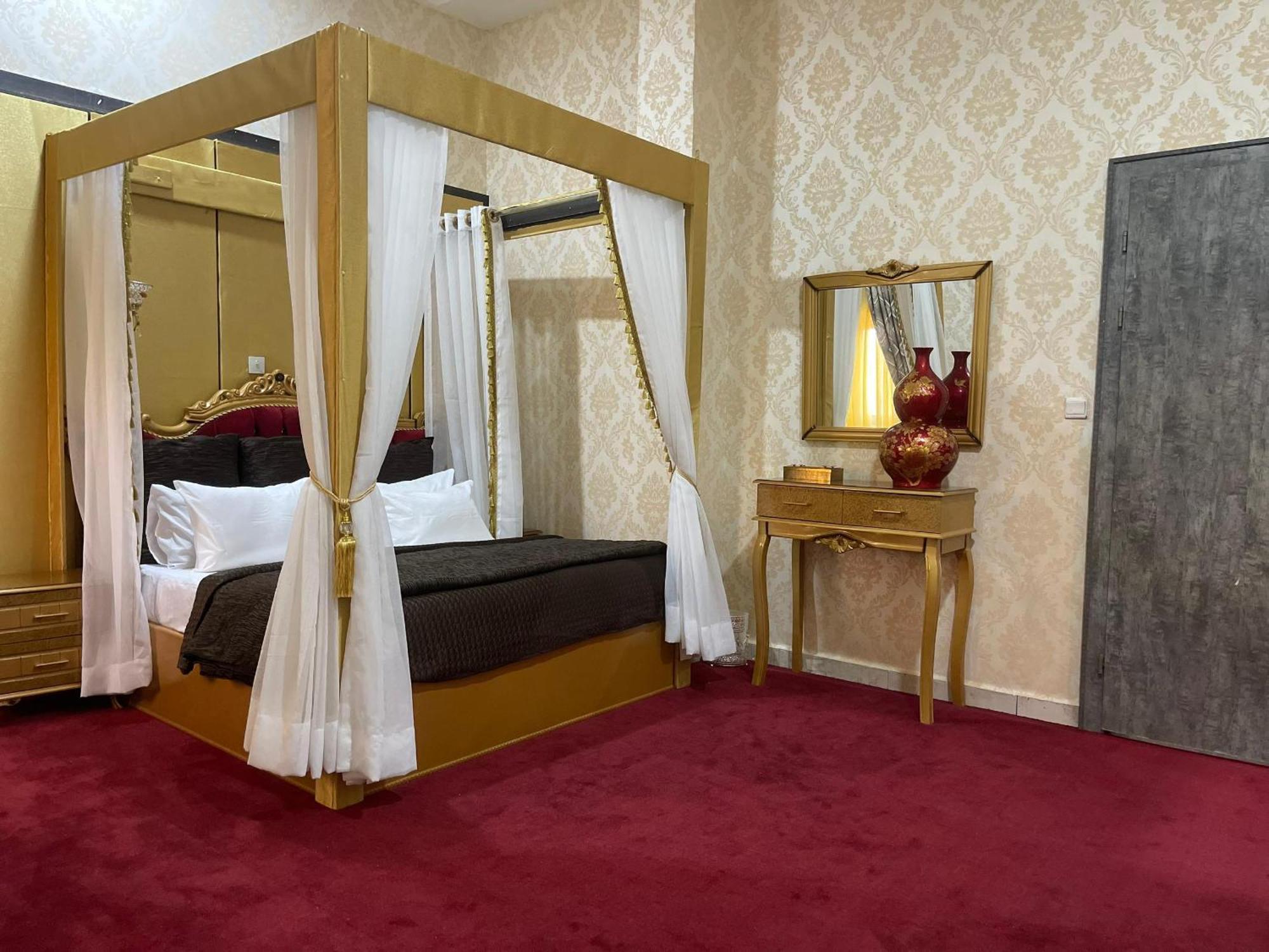 Aa Hotel And Suites Αμπούζα Εξωτερικό φωτογραφία